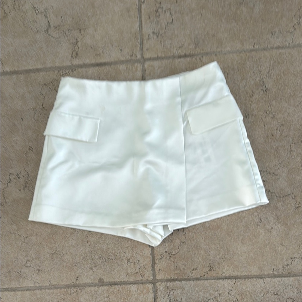 Zara White Skorts with Clean Design Size Small